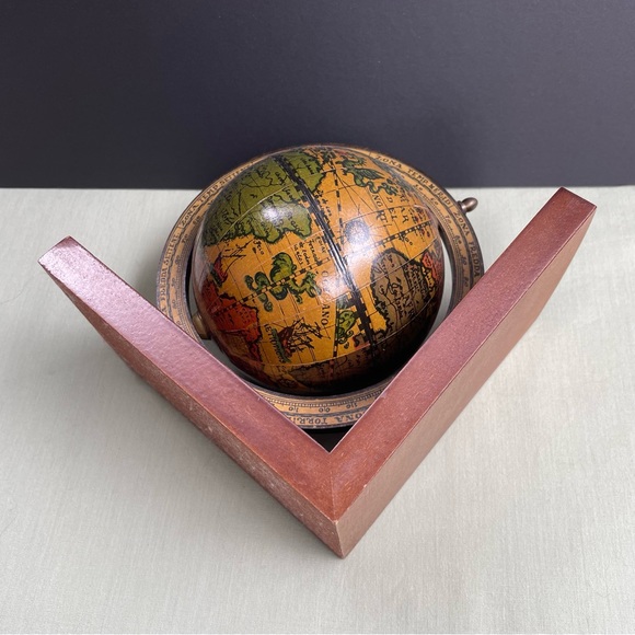 World Globe book end - wooden and hand painted - single book end - Picture 7 of 10